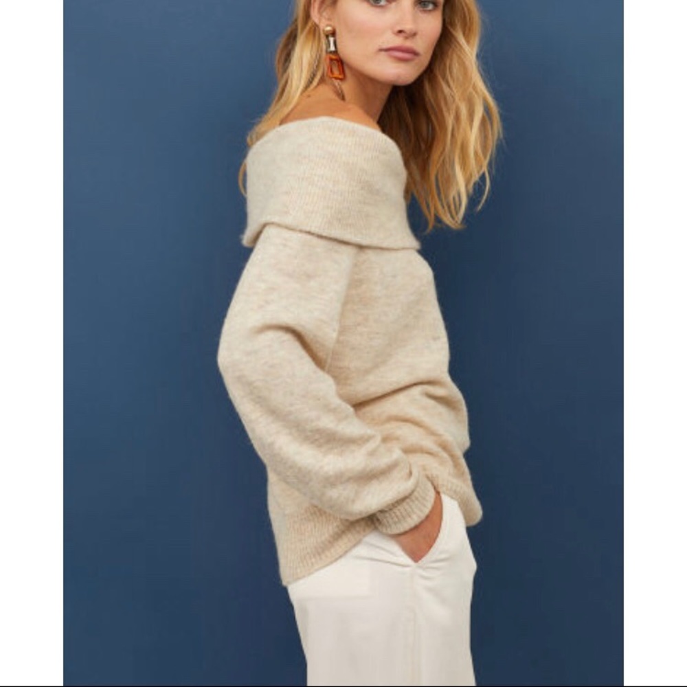 H&M Off-Shoulder Pull-Over
